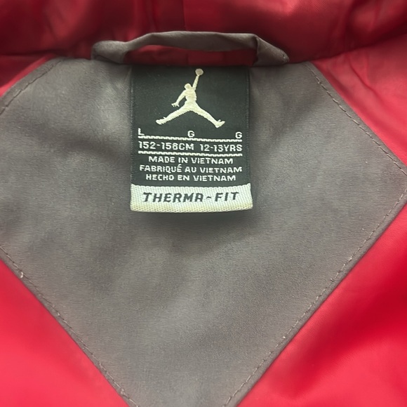 Nike Boys Air Jordan Therma Fit Outerwear Hooded Puffer Jacket - Picture 2 of 3